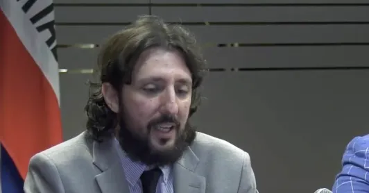 Líder antifeminista que negaba la violencia de género es denunciado por doble feminicidio