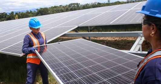 Colombia invertirá $8,35 billones para llevar energía solar gratuita a 1,3 millones de hogares de estratos 1, 2 y 3