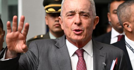 Compulsan copias a Uribe Vélez. / Foto: AFP.