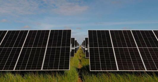 La compra incluye seis compañías con proyectos solares que suman 0.6 gigavatios de capacidad, destinados a fortalecer el autoconsumo energético del Grupo Ecopetrol.