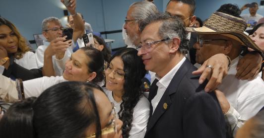 Aprobación e imagen positiva del presidente Petro se ubican en el 40 %