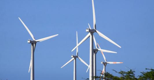 Según el informe revelado en la COP 30, Colombia avanza en acción climática con su política de frenar nuevos proyectos de petróleo y gas, e impulsar inversiones en energías limpias. 