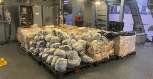 El buque ARC Victoria partió desde Cartagena con alimentos, combustibles y agua para apoyar a las comunidades cubanas afectadas. La misión llegará el 6 de noviembre a Cuba. 