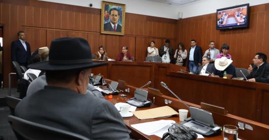 Presidente Petro como el Ministerio de Salud aseguran que la reforma a la salud sí tiene aval fiscal y anuncian acciones judiciales tras decisión de la Comisión Séptima del Senado.
