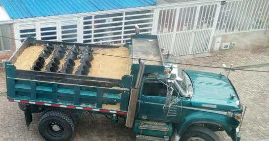 Volqueta con explosivos en Tunja