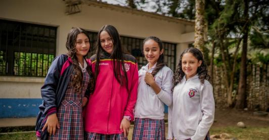 El jefe de la cartera de educación afirmó que hubo un aumento del 45 % en el presupuesto, 245 mil nuevos cupos en educación superior y cobertura del 92 % en primera infancia. 