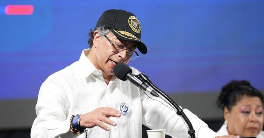 El primer mandatario Petro denunció presión a un preso para obtener información, cuestionó la ética del reportaje y defendió su trayectoria personal y política frente a acusaciones. 