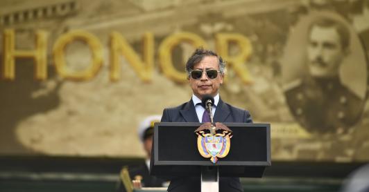 Presidente busca promover sistema de ascensos militares basado en meritocracia 