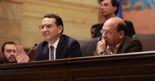 Minhacienda habla en El Calentao Informativo sobre el hundimiento de ley de financiamiento.