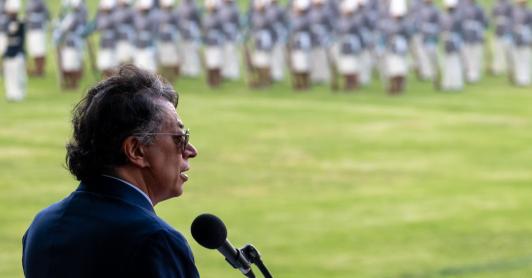 Presidente Petro ordena a la Policia incautar medicamentos acaparados por EPS.