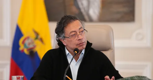 Presidente Petro responde a Bruce Mac Master sobre emergencia económica.