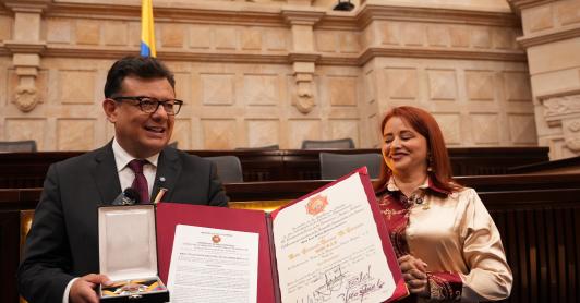 RTVC recibe condecoracion orden de la democracia Simon Bolivar.