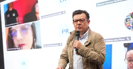 Hollman Morris visitó la Emisora de Paz de Chaparral.