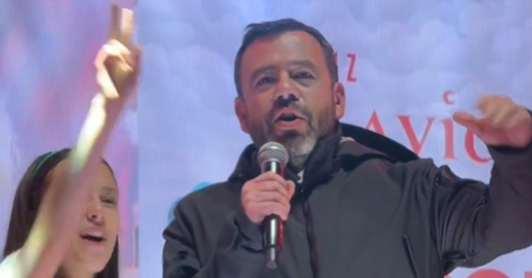 imagen del alcalde Carlos Fernando Galán en el conteo regresivo para inaugurar el alumbrado navideño