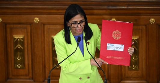 Delcy Rodríguez anuncia reforma petrolera en Venezuela