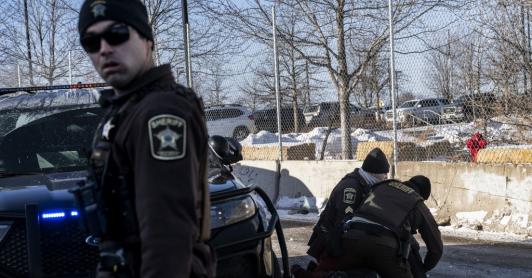 Memorando de ICE autoriza entradas forzadas sin orden judicial