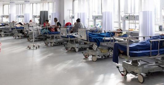 Clínicas privadas reportan utilidades de $5,2 billones mientras hospitales públicos enfrentan crisis financiera: presidente Petro