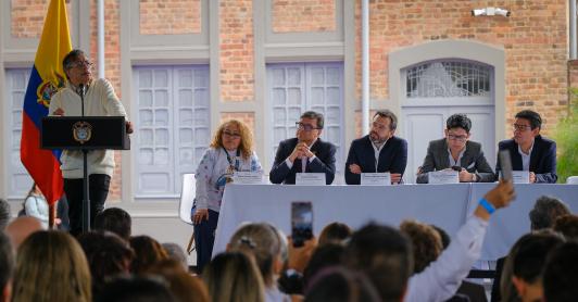 Petro negociará con Bogotá para no subir pasaje de TransMilenio