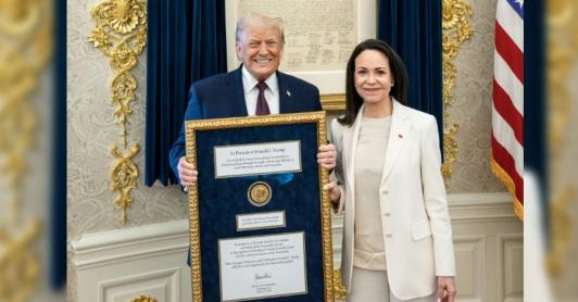 María Corina Machado entrega la medalla del Nobel de la Paz a Trump