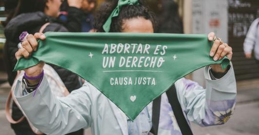 Concejo de Bogotá aprueba un proyecto que impone nuevas barreras al acceso al aborto