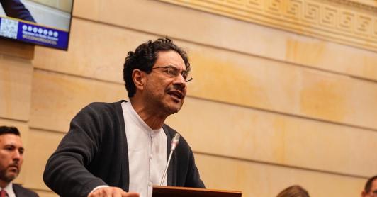 CNE niega participación de Iván Cepeda en consulta del Frente Amplio.