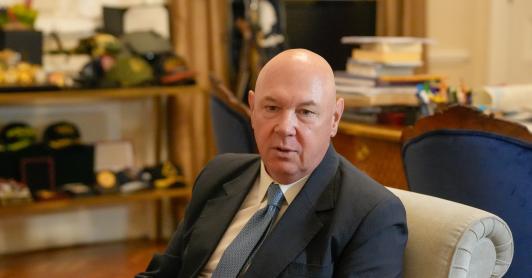 John McNamara se despide como encargado de negocios de EE. UU.