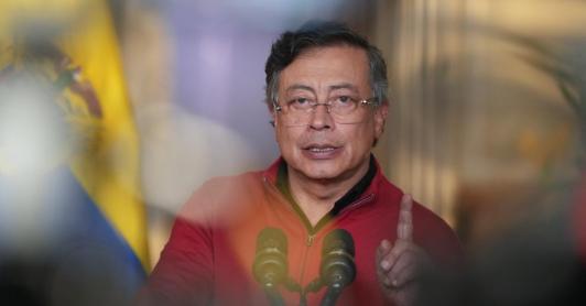 Presidente Petro anuncia que mantendrá el salario vital en Colombia.