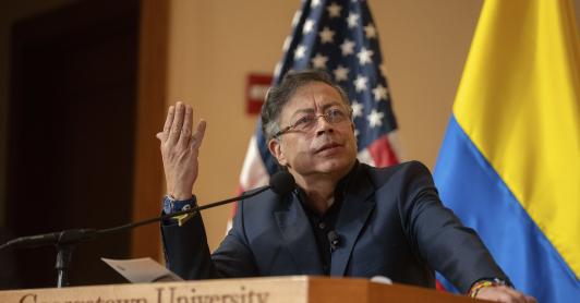 Transición energética implica "cambiar las relaciones de poder": Petro