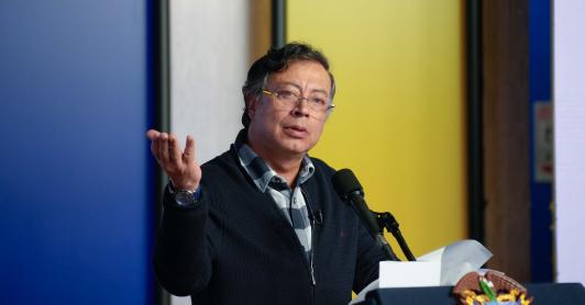  Petro llama a crear un 'frente mundial contra la guerra' por situación en Irán