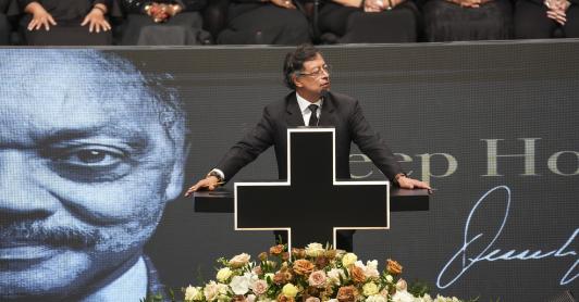 Presidente Petro llama a un "pacto por la paz de la humanidad" en el funeral de Jesse Jackson