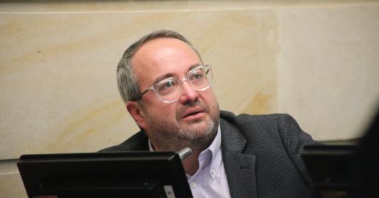 Corte Suprema condena a 23 años al senador uribista Ciro Ramírez.