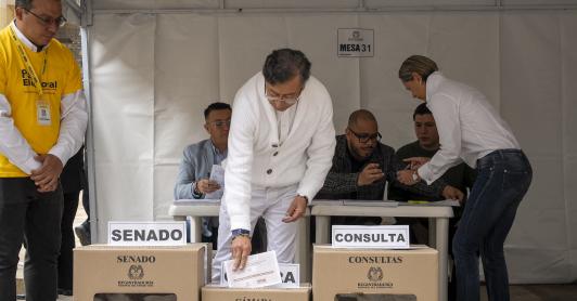 Defensa de Petro envió 14 preguntas a la Misión Electoral.