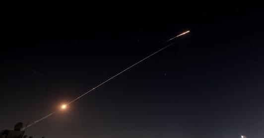 Ejército iraní asegura haber atacado la agencia israelí de inteligencia militar y bases de Estados Unidos en el Golfo