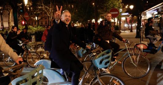 El socialista Grégoire retiene París para la izquierda en Francia.