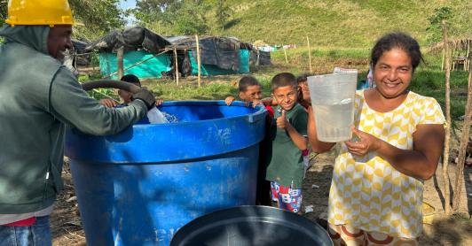 Agua potable llega a miles de familias damnificadas por inundaciones en Córdoba