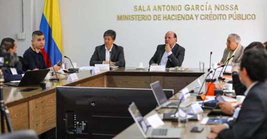 Gobierno y sector financiero firman acuerdo para aliviar a damnificados por inundaciones en el Caribe