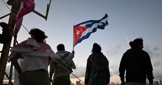 Marina de México busca dos veleros que llevaban ayuda a Cuba.