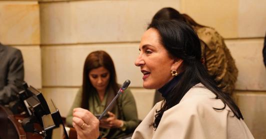 Ordenan a María Fernanda Cabal disculparse con víctimas de la UP.