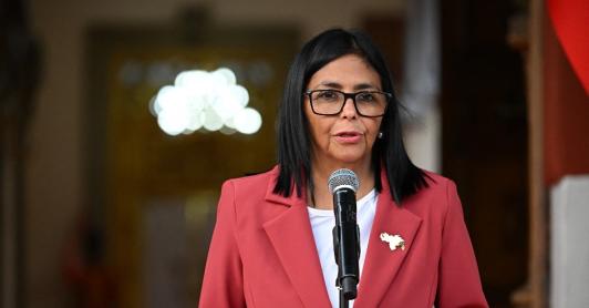 Delcy Rodríguez celebra el levantamiento de sanciones de EE.UU. como señal de normalización bilateral