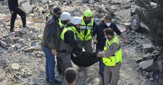  Sube a más de 300 el balance de muertos en Líbano por bombardeos israelíes del miércoles