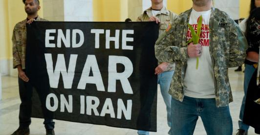 EE. UU. lanza amenazas contra Irán y mantiene en duda las negociaciones