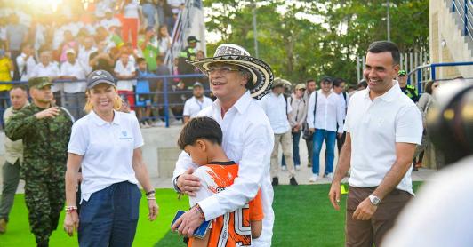Petro entrega obras educativas en Córdoba y anuncia recuperación de la Ciénaga Grande