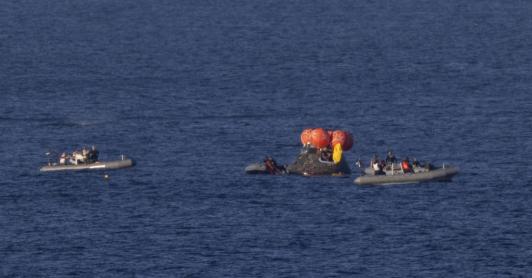 Artemis II ameriza en el Pacífico y cierra la misión lunar.