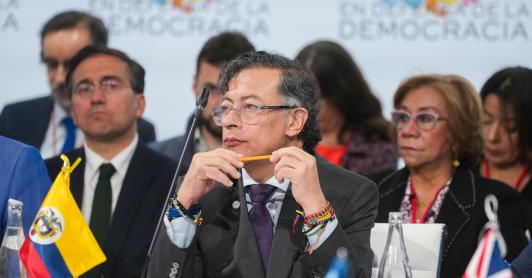 Barcelona: Petro instó a la acción en defensa de la democracia.