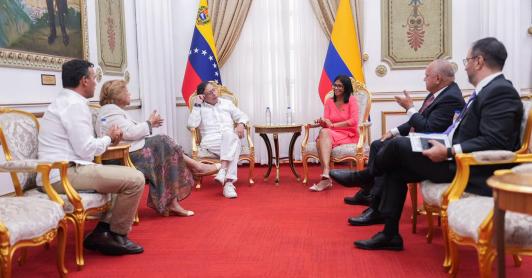 Colombia y Venezuela firman acuerdo para integración energética
