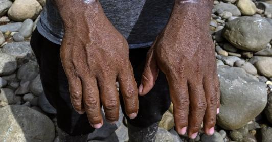 Denuncian torturas y bombardeos ilegales en Ecuador.