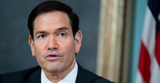 Estados Unidos instruyó a sus embajadas reclutar influenciadores.