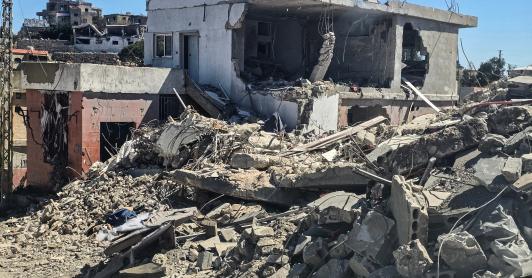 Israel destruye viviendas en Líbano, según autoridades