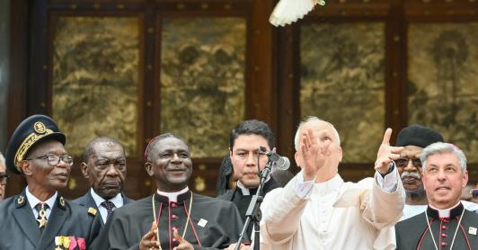 Papa León XIV alerta: el mundo está en manos de tiranos