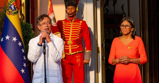 Pdte. Petro y Delcy Rodríguez firman acuerdos en Caracas.